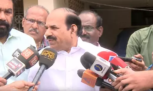 നിലതെറ്റിയ പൊലീസും അടികിട്ടിയ ഇടതുപക്ഷവും 