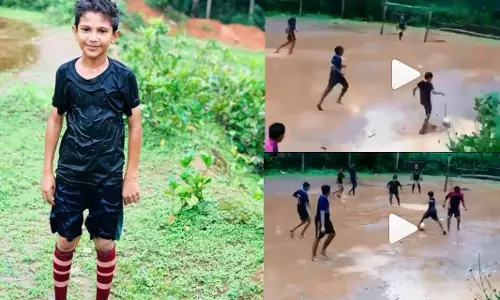 അതിശയിപ്പിക്കുന്ന ഡ്രിബ്ലിങുമായി പന്ത്രണ്ട് വയസ്സുകാരന്, അഭിനന്ദനങ്ങളുമായി ഇയാന് ഹ്യൂം; വീഡിയോ വൈറല് അതിശയിപ്പിക്കുന്ന ഡ്രിബ്ലിങുമായി പന്ത്രണ്ട് വയസ്സുകാരന്, അഭിനന്ദനങ്ങളുമായി ഇയാന് ഹ്യൂം; വീഡിയോ വൈറല്