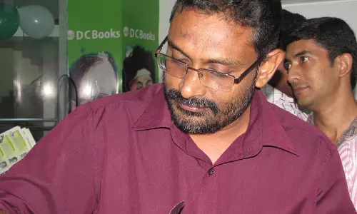 ബെന്യാമിന്റെ ആടുജീവിതം:മരുഭൂമി വർണനകളിൽ സാഹിത്യചോരണം?വെളിപ്പെടുത്തലുകളുമായി പ്രവാസി എഴുത്തുകാരൻ ബെന്യാമിന്റെ ആടുജീവിതം:മരുഭൂമി വർണനകളിൽ സാഹിത്യചോരണം?വെളിപ്പെടുത്തലുകളുമായി പ്രവാസി എഴുത്തുകാരൻ