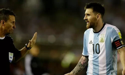 കോപ അമേരിക്കയിലെ വിവാദ പരാമർശം; മെസ്സിക്ക് വിലക്കും പിഴയും 