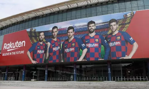 കളിക്കാരുടെ എതിര്‍പ്പുകള്‍ക്കിടയിലും പ്രതിഫലം കുറക്കാനുള്ള തീരുമാനവുമായി ബാഴ്‌സലോണ