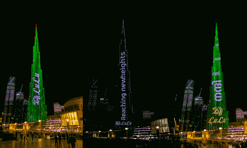 ബുർജ് ഖലീഫയോളം ലുലു; മലയാളത്തില് ആശംസ ബുർജ് ഖലീഫയോളം ലുലു; മലയാളത്തില് ആശംസ