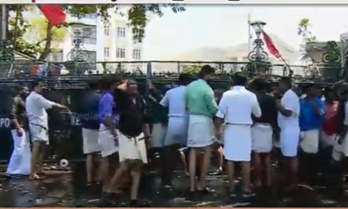 യുവമോർച്ചയുടെ സെക്രട്ടേറിയറ്റ് മാർച്ചിൽ സംഘർഷം; പൊലീസ് കണ്ണീര്‍വാതകം പ്രയോഗിച്ചു