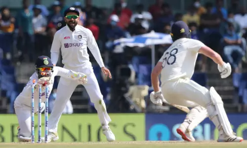 ലോറൻസിനെ പുറത്താക്കാന്‍ മിന്നല്‍ സ്റ്റമ്പിങുമായി പന്ത്; അഭിനന്ദനവുമായി ഗില്‍ക്രിസ്റ്റ്