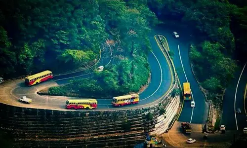 താമരശ്ശേരി ചുരത്തില് വലിയ വാഹനങ്ങള്ക്ക് വിലക്ക് താമരശ്ശേരി ചുരത്തില് വലിയ വാഹനങ്ങള്ക്ക് വിലക്ക്