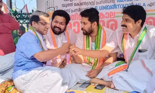 പിഎസ്സി റാങ്ക് ജേതാക്കള്ക്ക് പിന്തുണ; യൂത്ത് കോണ്ഗ്രസ് സമരപന്തലിലെത്തി ധര്മ്മജന് പിഎസ്സി റാങ്ക് ജേതാക്കള്ക്ക് പിന്തുണ; യൂത്ത് കോണ്ഗ്രസ് സമരപന്തലിലെത്തി ധര്മ്മജന്