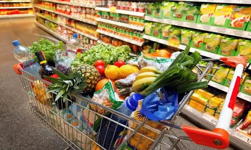 സൗദിയിൽ റസ്റ്റോറന്‍റുകളിലും മാളുകളിലും സ്വദേശിവത്കരണം ശക്തമാക്കുന്നു