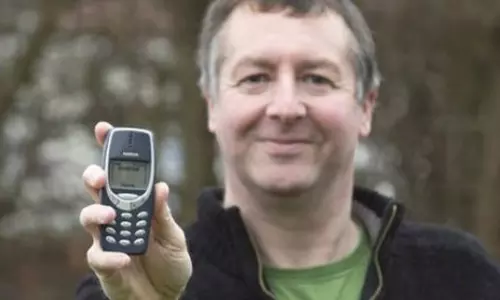 20 വര്‍ഷത്തിന് ശേഷം കിട്ടിയ നോകിയ ഫോണില്‍ 70% ബാറ്ററി? സത്യമോ...