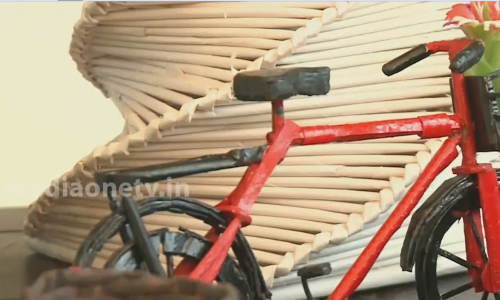 വായിച്ചു കഴിഞ്ഞ ന്യൂസ് പേപ്പറുകള്‍ കൊണ്ട് സൈക്കിളും ബുള്ളറ്റും മുതല്‍ പായകപ്പല്‍ വരെ