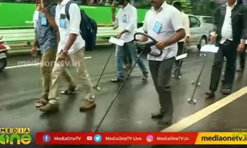 വിചിത്രമായ ഒരു വാഹന ജാഥ 