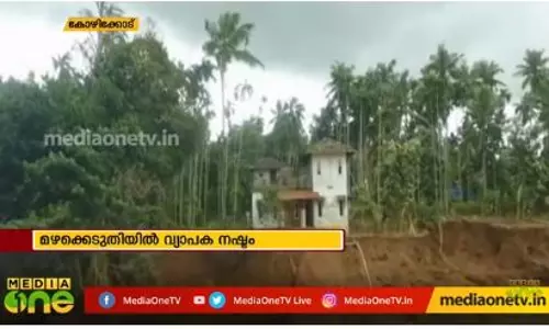 ഭൂമി പുഴയിലേക്ക് നിരന്നിറങ്ങിയ കാഴ്ച ഭൂമി പുഴയിലേക്ക് നിരന്നിറങ്ങിയ കാഴ്ച