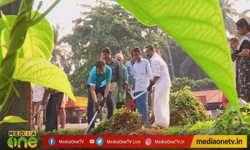 സിപിഎം ശുചീകരണ പ്രവർത്തനം; എല്ലാ മാലിന്യങ്ങളും നീക്കം ചെയ്യപ്പെടും സിപിഎം ശുചീകരണ പ്രവർത്തനം; എല്ലാ മാലിന്യങ്ങളും നീക്കം ചെയ്യപ്പെടും