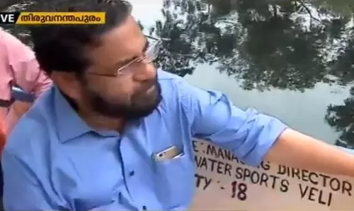 പാര്‍വതീ പുത്തനാറില്‍ മാലിന്യ കൂമ്പാരം; ആറ് കാണാനിറങ്ങിയ മന്ത്രി കുടുങ്ങി