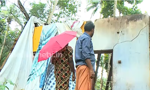 ചെറുപുഴ കര കവിഞ്ഞൊഴുകിയപ്പോള്‍ ചാത്തമംഗലം സ്വദേശി വേലായുധന് നഷ്ടമായത് ആകെയുണ്ടായിരുന്ന വീട്..