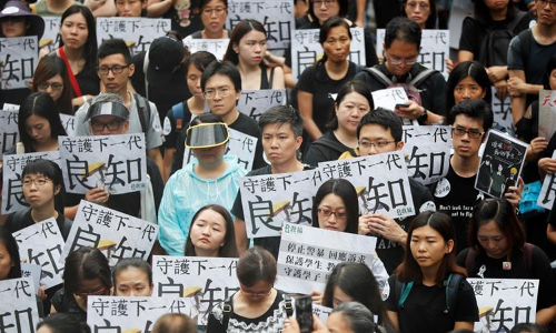 ഹോങ്കോങ്ങില്‍ വിദ്യാര്‍ഥികള്‍ക്കായി സമരമുഖത്തിറങ്ങി അധ്യാപകര്‍