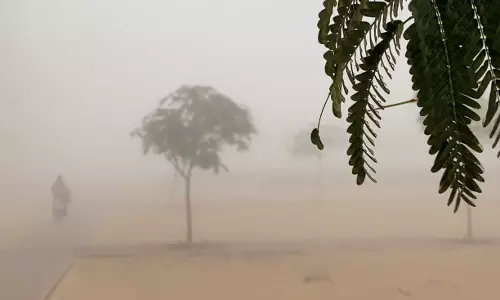 യു എ ഇയിൽ മൂടൽമഞ്ഞ് ശക്തം; അബൂദബിയിലും ദുബൈയിലും റെഡ്അലർട്ട്