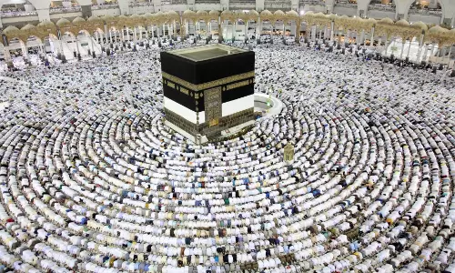 ഹറമിലേക്ക് ഹാജിമാരുടെ ഒഴുക്ക്; വെള്ളിയാഴ്ച പ്രത്യേക പ്രാര്ത്ഥനയില് പങ്കെടുത്തത് ലക്ഷങ്ങള് ഹറമിലേക്ക് ഹാജിമാരുടെ ഒഴുക്ക്; വെള്ളിയാഴ്ച പ്രത്യേക പ്രാര്ത്ഥനയില് പങ്കെടുത്തത് ലക്ഷങ്ങള്