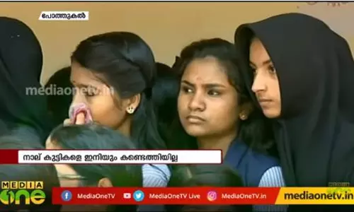 നിലമ്പൂരിലെ സ്കൂളുകള് തുറന്നു നിലമ്പൂരിലെ സ്കൂളുകള് തുറന്നു