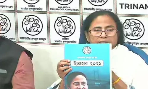 സ്ത്രീകള്ക്കും യുവാക്കള്ക്കും ക്ഷേമപദ്ധതികള് പ്രഖ്യാപിച്ച് തൃണമൂല് കോണ്ഗ്രസിന്റെ പ്രകടന പത്രിക സ്ത്രീകള്ക്കും യുവാക്കള്ക്കും ക്ഷേമപദ്ധതികള് പ്രഖ്യാപിച്ച് തൃണമൂല് കോണ്ഗ്രസിന്റെ പ്രകടന പത്രിക