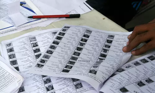 ഇടുക്കിയിലെ കള്ളവോട്ട് ആരോപണം: കലക്ടർ ബൂത്ത് തല ഓഫീസർമാരുടെ യോഗം വിളിച്ചു ഇടുക്കിയിലെ കള്ളവോട്ട് ആരോപണം: കലക്ടർ ബൂത്ത് തല ഓഫീസർമാരുടെ യോഗം വിളിച്ചു