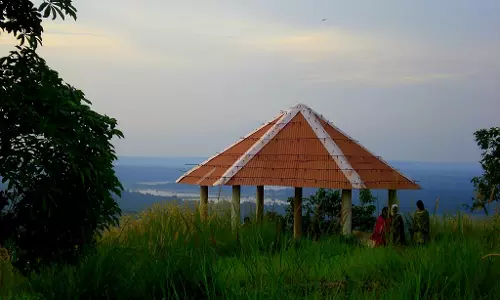 വിസ്മയക്കാഴ്ചകളൊരുക്കി വിലങ്ങന്‍കുന്ന് വിളിക്കുന്നു