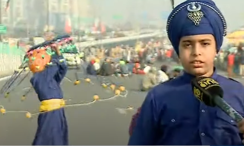 കര്‍ഷക സമരത്തിന് കാവലായ നിഹങ്കുകള്‍; അറിയാം അവരുടെ ജീവിതരീതികള്‍