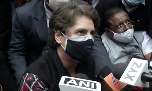 കോണ്‍ഗ്രസിന്‍റെ രാഷ്ട്രപതി ഭവന്‍ മാര്‍ച്ച് പൊലീസ് തടഞ്ഞു; പ്രിയങ്ക ഗാന്ധി കസ്റ്റഡിയില്‍