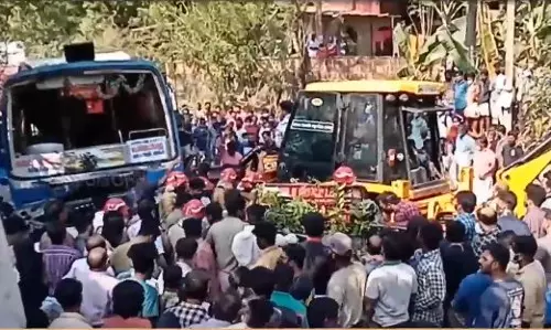 മലപ്പുറത്ത് ബസും ഗുഡ്സ് ഓട്ടോയും കൂട്ടിയിടിച്ച് മൂന്ന് മരണം