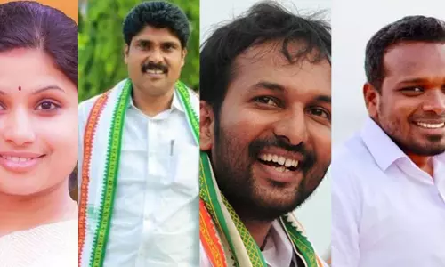 വട്ടിയൂര്ക്കാവില് വീണ, വിഷ്ണുനാഥ് കുണ്ടറയില്, സിദ്ദിഖ് കല്പറ്റയില്; കോണ്ഗ്രസ് പട്ടികയായി വട്ടിയൂര്ക്കാവില് വീണ, വിഷ്ണുനാഥ് കുണ്ടറയില്, സിദ്ദിഖ് കല്പറ്റയില്; കോണ്ഗ്രസ് പട്ടികയായി