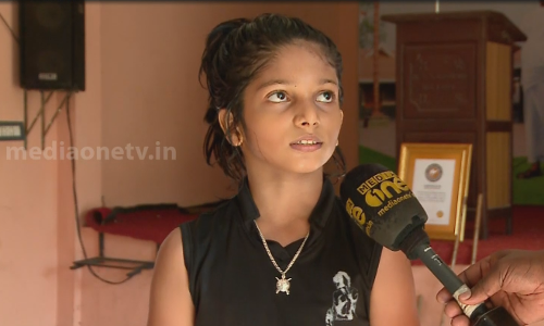 തല കുത്തിമറിഞ്ഞ് ലോക റെക്കോഡ് നേടിയ ഒന്‍പതുവയസുകാരന്‍