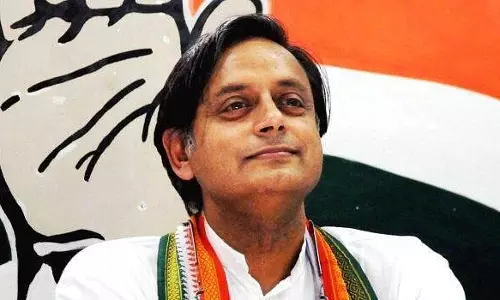 യു.ഡി.എഫ് പ്രകടന പത്രികയിലെ തരൂര്‍ ടച്ച്