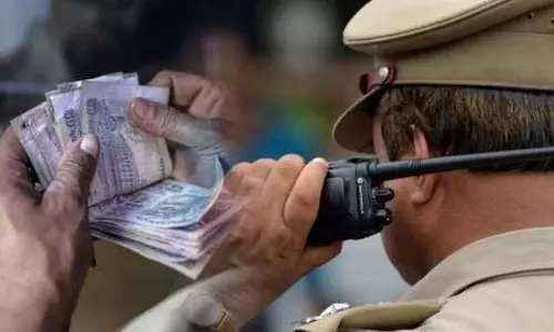 5000 രൂപ കൈക്കൂലി വാങ്ങിയ എ.എസ്.ഐക്ക് രണ്ട് വര്ഷം തടവും പിഴയും വിധിച്ച് കോടതി 5000 രൂപ കൈക്കൂലി വാങ്ങിയ എ.എസ്.ഐക്ക് രണ്ട് വര്ഷം തടവും പിഴയും വിധിച്ച് കോടതി