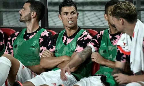 ക്രിസ്റ്റ്യാനോ റൊണാള്ഡോ കളിച്ചില്ല; നിരാശരായ കാണികള് കോടതിയിലേക്ക് ക്രിസ്റ്റ്യാനോ റൊണാള്ഡോ കളിച്ചില്ല; നിരാശരായ കാണികള് കോടതിയിലേക്ക്