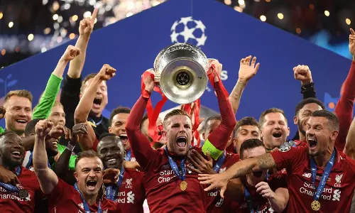 ‘ഹോം കമിങ്ങ്’; ചാമ്പ്യന്‍സ് ലീഗ് കിരീടം ലിവര്‍പ്പൂളിന്