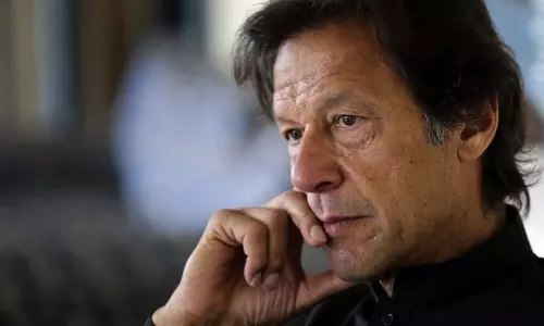 കറണ്ട് ബില്‍ അടച്ചില്ല; ഇമ്രാന്‍ ഖാന്റെ ഓഫീസിലെ ഫ്യൂസ് ഊരാന്‍ വൈദ്യുതി കമ്പനി