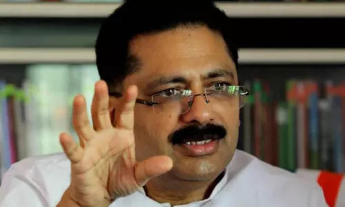 കോൺഗ്രസിലെ സംഘി ഗ്രൂപ്പ് തലൈവർ; രമേശ് ചെന്നിത്തലയെ തവനൂരിൽ മത്സരിക്കാൻ വെല്ലുവിളിച്ച് ജലീൽ കോൺഗ്രസിലെ സംഘി ഗ്രൂപ്പ് തലൈവർ; രമേശ് ചെന്നിത്തലയെ തവനൂരിൽ മത്സരിക്കാൻ വെല്ലുവിളിച്ച് ജലീൽ