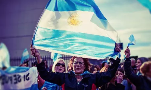 അര്‍ജന്റീനയില്‍ ആയിരങ്ങള്‍ തെരുവില്‍; ഭക്ഷണവും വേതന വര്‍ധനവുമാവശ്യപ്പെട്ട് പ്രക്ഷോഭം