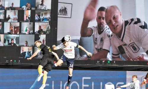 കോവിഡിനെ തോല്പിച്ച് ഫുട്ബോള് കാണാനെത്തി വെര്ചുല് കാണികള് കോവിഡിനെ തോല്പിച്ച് ഫുട്ബോള് കാണാനെത്തി വെര്ചുല് കാണികള്