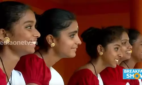 ദുരിതാശ്വാസ ക്യാമ്പില്‍ നിന്നും കലോത്സവത്തിലേക്ക്; പുത്തുമലയിലെ ഈ പിള്ളേര് കിടുവാണ്...