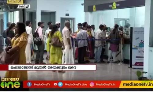 കൊച്ചി മെട്രോ പുതിയ പാതയില് ഓടി തുടങ്ങി; യാത്രക്കാരുടെ പ്രതികരണങ്ങള് കൊച്ചി മെട്രോ പുതിയ പാതയില് ഓടി തുടങ്ങി; യാത്രക്കാരുടെ പ്രതികരണങ്ങള്