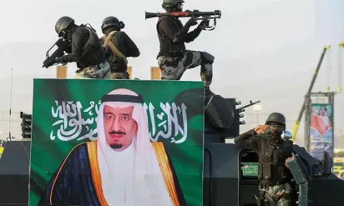 ഹജ്ജ് ചടങ്ങുകള്ക്ക് രാജ്യത്തെ സൈനിക സുരക്ഷാ വിഭാഗങ്ങള് സജ്ജമാണെന്ന് പ്രഖ്യാപിച്ച് മക്കയില് സൈനിക വിഭാഗങ്ങളുടെ പരേഡ് ഹജ്ജ് ചടങ്ങുകള്ക്ക് രാജ്യത്തെ സൈനിക സുരക്ഷാ വിഭാഗങ്ങള് സജ്ജമാണെന്ന് പ്രഖ്യാപിച്ച് മക്കയില് സൈനിക വിഭാഗങ്ങളുടെ പരേഡ്