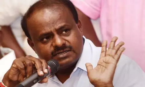 യൂണിഫോമിന്റെ നിറത്തിൽ ഹിജാബ് അനുവദിക്കൂ...; പരിഹാര നിർദേശവുമായി കുമാരസ്വാമി യൂണിഫോമിന്റെ നിറത്തിൽ ഹിജാബ് അനുവദിക്കൂ...; പരിഹാര നിർദേശവുമായി കുമാരസ്വാമി