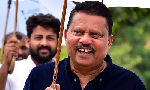 വഹാബിന്റെ കണ്ണ് നിയമസഭയിൽ, നിലപാടെടുക്കാനാകാതെ മുസ്‌ലിം ലീഗ് നേതൃത്വം