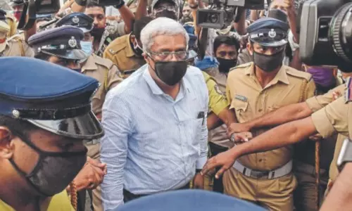 കള്ളപ്പണം വെളുപ്പിക്കല്‍ കേസില്‍ ശിവശങ്കറിന് ജാമ്യത്തില്‍ തുടരാം