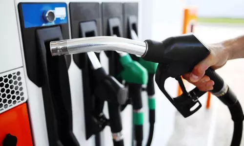 ചരിത്രത്തിൽ ആദ്യമായി സെഞ്ച്വറിയടിച്ച് പെട്രോൾ വില