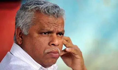 അശ്രദ്ധ കൊണ്ടല്ല അന്തര്‍ധാര കൊണ്ട് ബി.ജെ.പിയുടെ പത്രിക തള്ളിയത് കോണ്‍ഗ്രസുമായുള്ള വോട്ടുകച്ചവടത്തിനെന്ന് എം.വി ജയരാജൻ