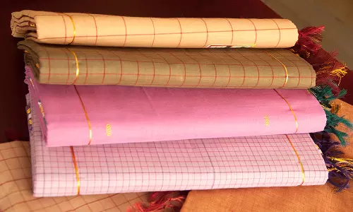 ഓണ വിപണിയിൽ കയ്യൊപ്പ് പതിപ്പിച്ച് കാസര്‍കോട് സാരി