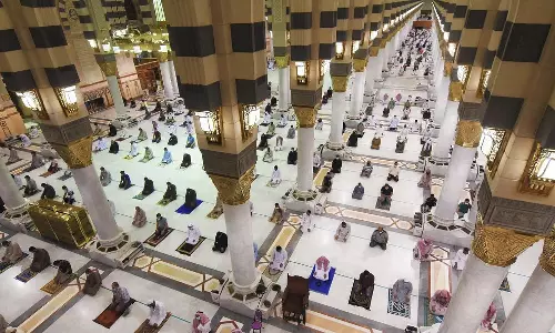 ജനത്തിരക്ക് നിയന്ത്രിക്കാന്‍ സൗദിയിലെ പള്ളികള്‍ ജുമുഅക്കായി നേരത്തെ തുറക്കും 
