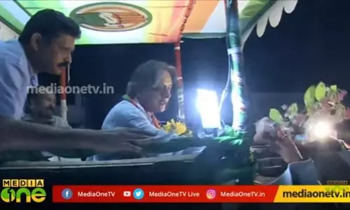 അവസര സേവകന്മാര് പാര്ട്ടിക്ക് ബാധ്യതയാണ് അവസര സേവകന്മാര് പാര്ട്ടിക്ക് ബാധ്യതയാണ്