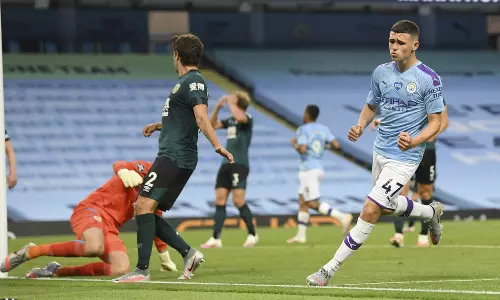 സിറ്റിക്ക് അഞ്ചുഗോള്‍ ജയം, കിരീടത്തിനായുള്ള ലിവര്‍പൂളിന്റെ കാത്തിരിപ്പ് നീളും